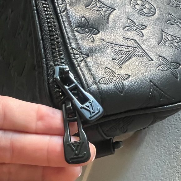 Louis vuitton black duffel bag - Picture 3 of 7